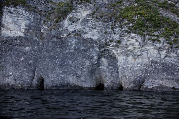 Норвежский остров после трагедии (17 фото)