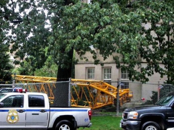 Авария строительного крана в Вашингтоне (10 фото)