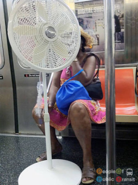 Странные люди в метро. Часть 4 (89 фото)