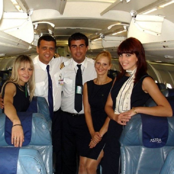 Стюардессы разных авиакомпаний (45 фото)