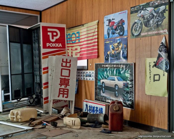 Заброшенный автомузей в Японии (36 фото)