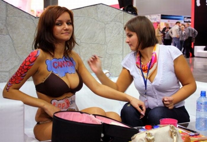 Сексуальный девушки с ИгроМир 2011 (28 фото)
