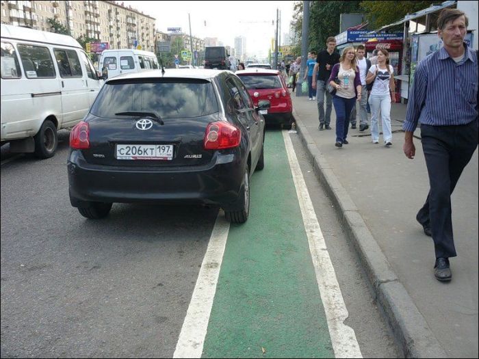 Велосипедные дорожки и парковочные места в Москве (28 фото)