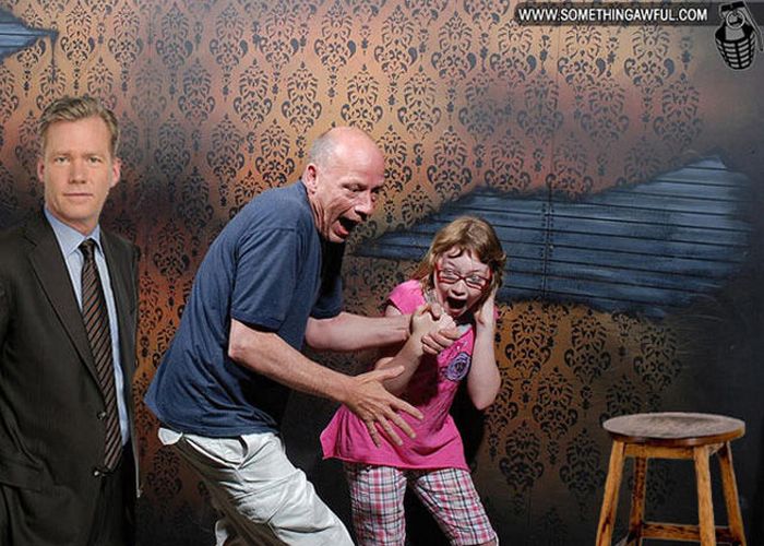 Отфотошопленные посетители Nightmares Fear Factory (54 фото)