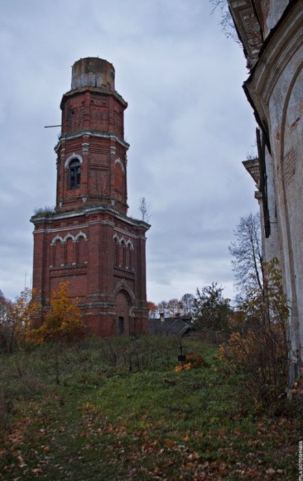 Заброшенная церковь Казанской Божией Матери (16 фото)