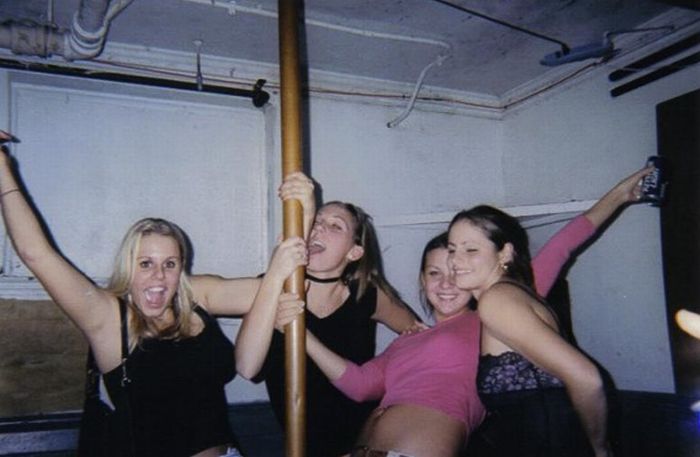 Пьяные девушки и шест для стриптиза (82 фото)