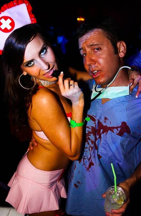 Девушки с Хэллоуин вечеринок в Playboy (102 фото)