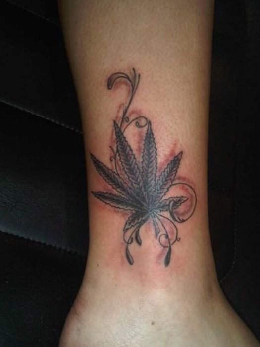 Татуировки в виде марихуанны (46 фото)