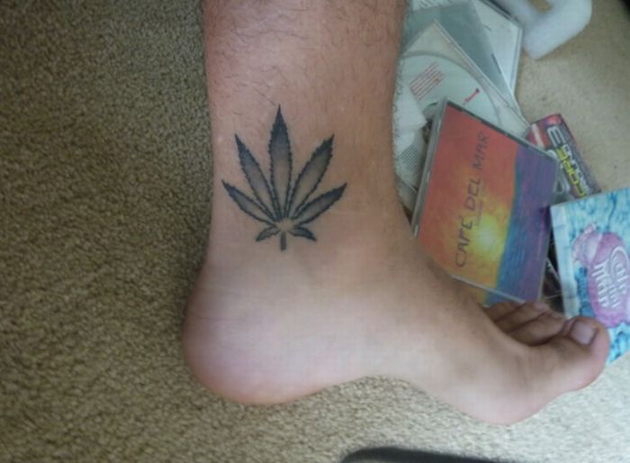 Татуировки в виде марихуанны (46 фото)