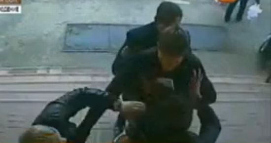 Депутат отправил несколько человек в нокаут (видео)