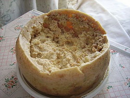 Итальянский сыр Касу Марцу (10 фото)