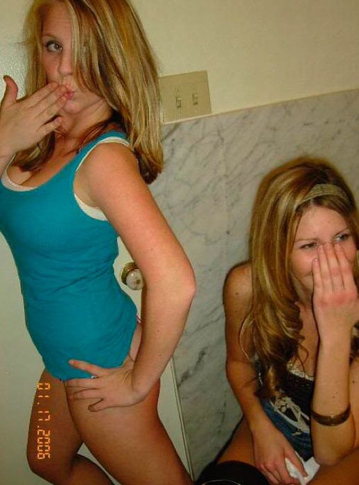 Пьяные девушки в уборной (89 фото)