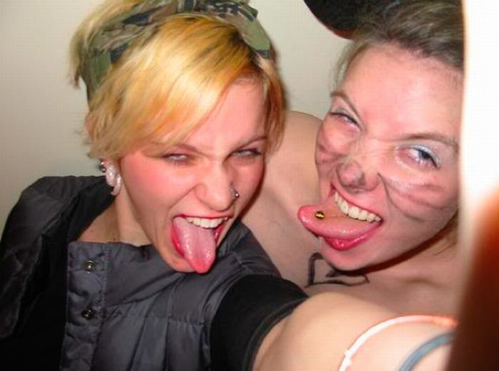 Пьяные девушки в уборной (89 фото)