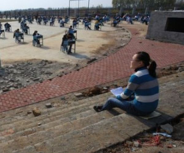 Борьба со списыванием в Китае (3 фото)