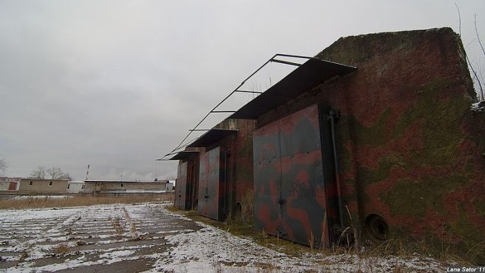 Забытый военный бункер (85 фото)