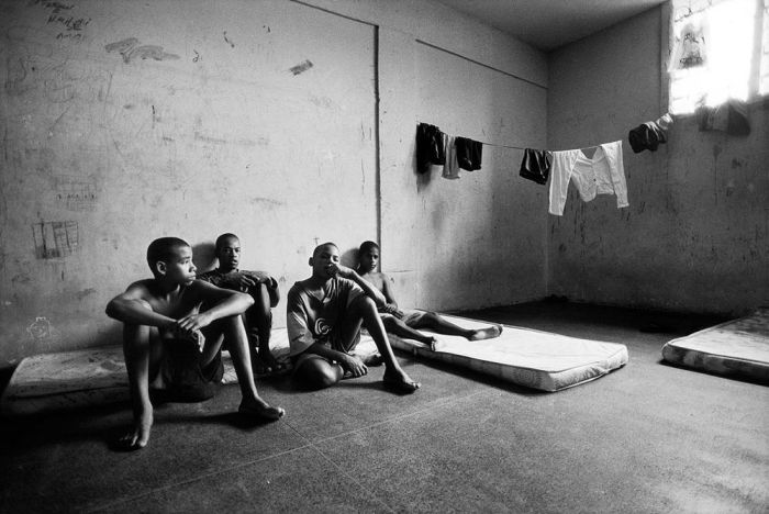 Тюрьмы для несовершеннолетних со всего мира (15 фото)