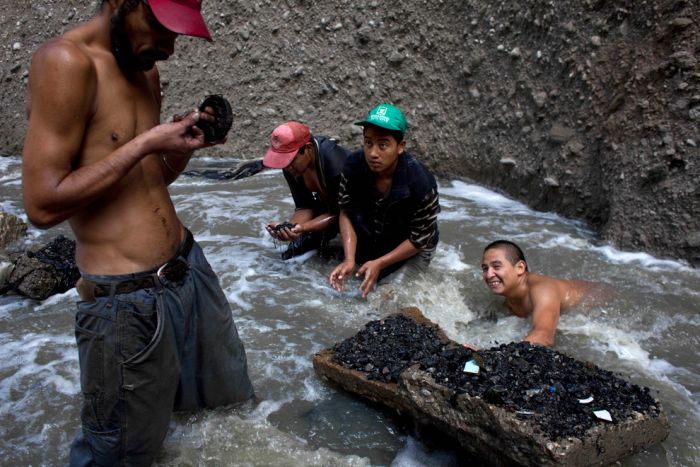 Работа на шахте в Гватемале (25 фото)