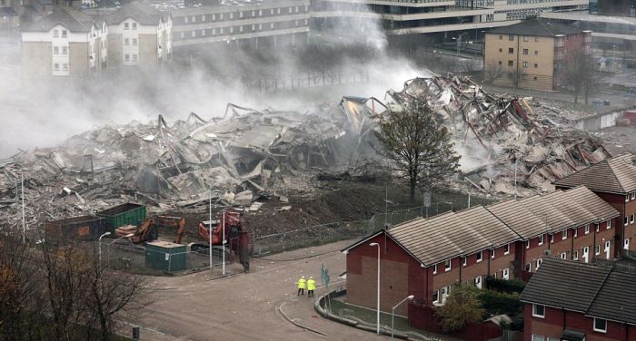 Разрушение дома в Шотландии (5 фото + видео)