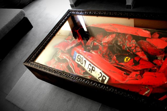 Столик из Ferrari (12 фото)