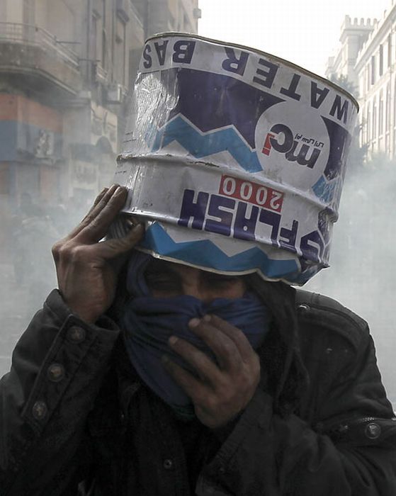 Средства защиты египетских протестантов (26 фото)