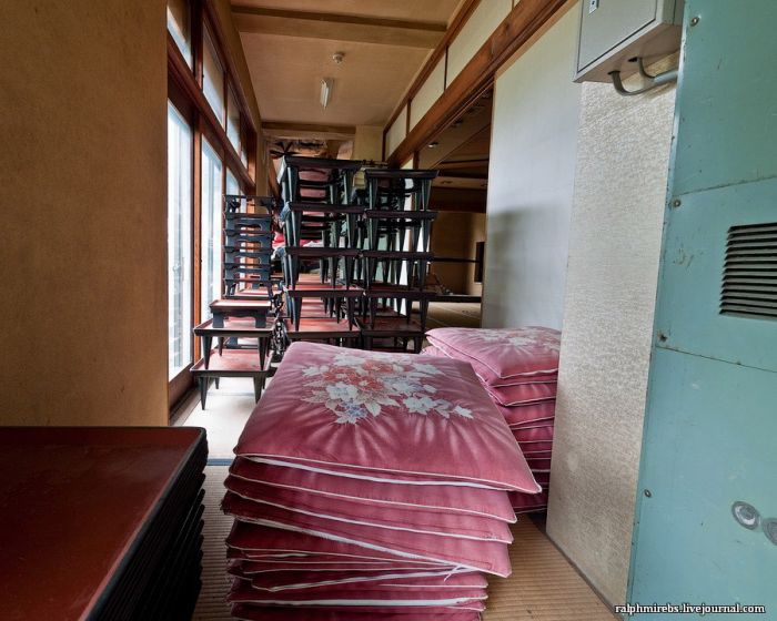 Забытый японский отель (37 фото)