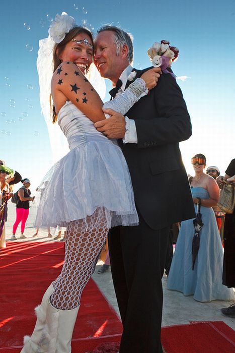 Свадьба на фестивале Burning Man (20 фото)