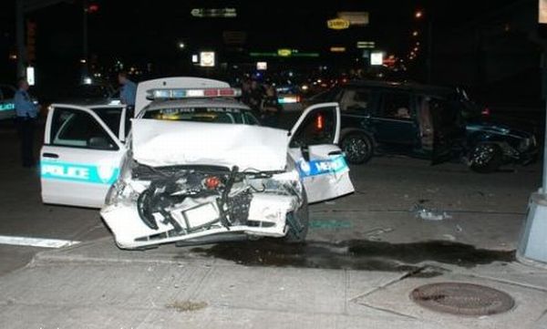 Разбитые полицейские автомобили (125 фото)