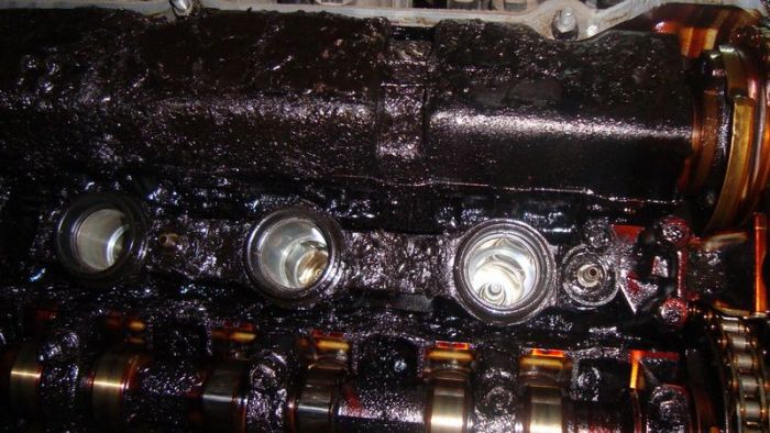 Автомобильные двигатели в ужасном состоянии (82 фото)