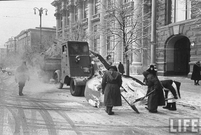 Уборка снега в Старой Москве (18 фото)