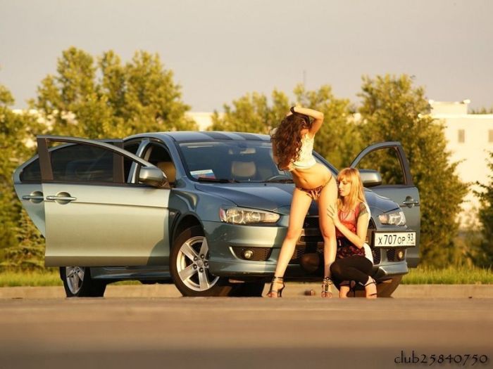 Наши девушки и их автомобили (77 фото)