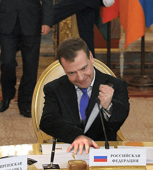 Классные фотожабы на президента Дмитрия Медведева (18 фото + 2 гифки)