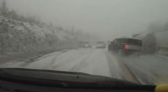Водитель Mitsubishi EVO родился в рубашке (видео)