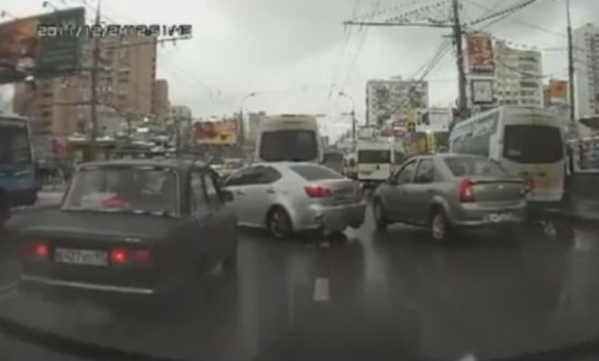 Подборка аварий на дорогах России (видео)
