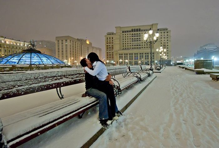Поцелуи в Москве (28 фото)