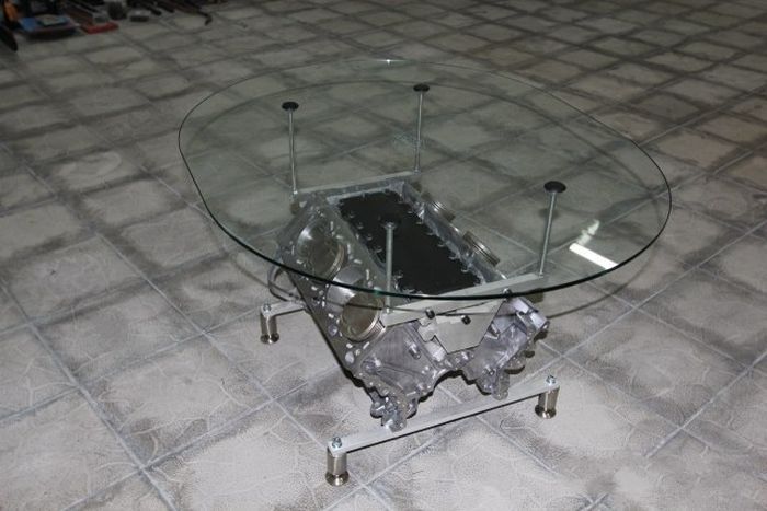 Стеклянный столик из мотора (15 фото)