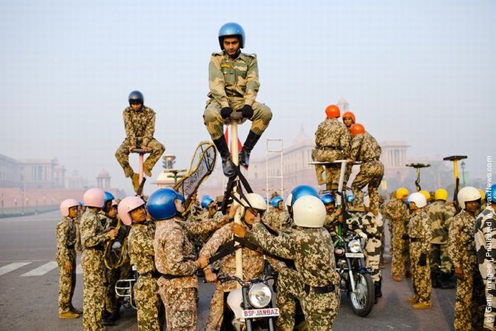 Индийские солдаты репетируют парад (14 фото)