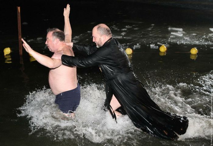 Крещенские купания 2012 (201 фото)