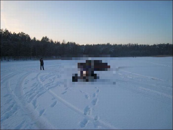 Провал под лед в Латвии (6 фото)