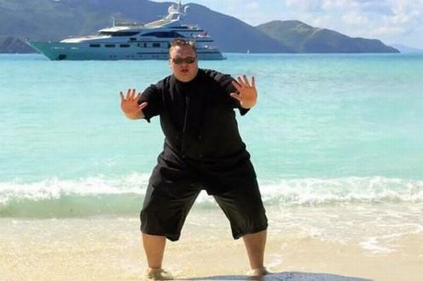 Власти закрыли Megaupload (28 фото) Власти закрыли Megaupload (28 фото)