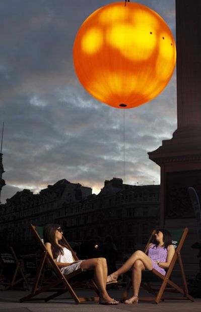 В Лондоне солнце встало на час раньше (13 фото)