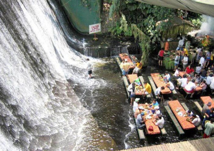 Ресторан у водопада (12 фото + видео)