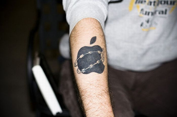 Татуировки брендов (26 фото)