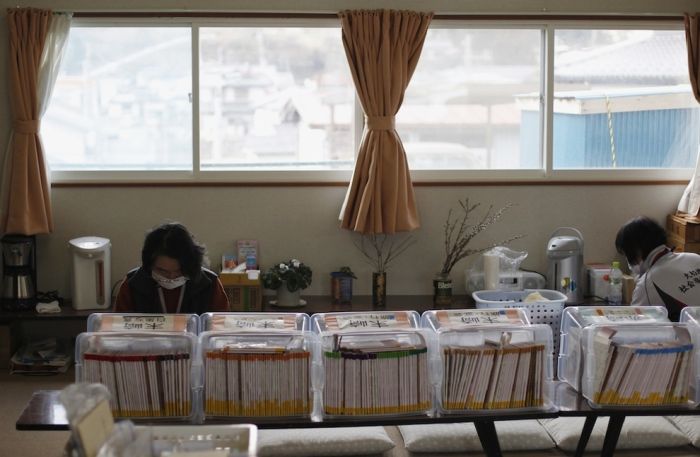 Фотографии, которые выжили после цунами в Японии (20 фото)