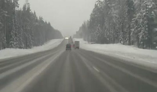 Жуткая авария на трассе (видео)