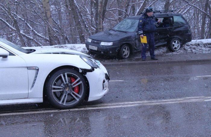 Сын Владимира Жириновского угодил в аварию (6 фото + видео)