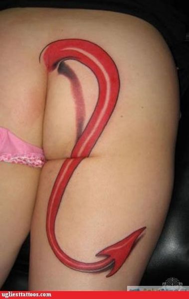 Раскрепощенная девушка с татуировкой на ноге дала в анус