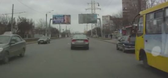 Поплатился за свою наглость (видео)