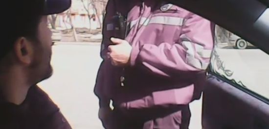 Вот так надо общаться с гаишниками (видео)