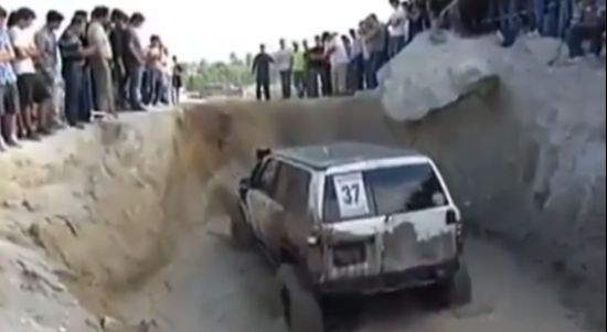 Внедорожник с нереальной проходимостью (видео)