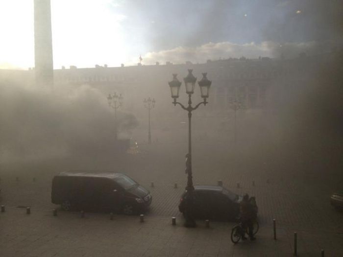 Пожар на стоянке в Париже (11 фото + видео)